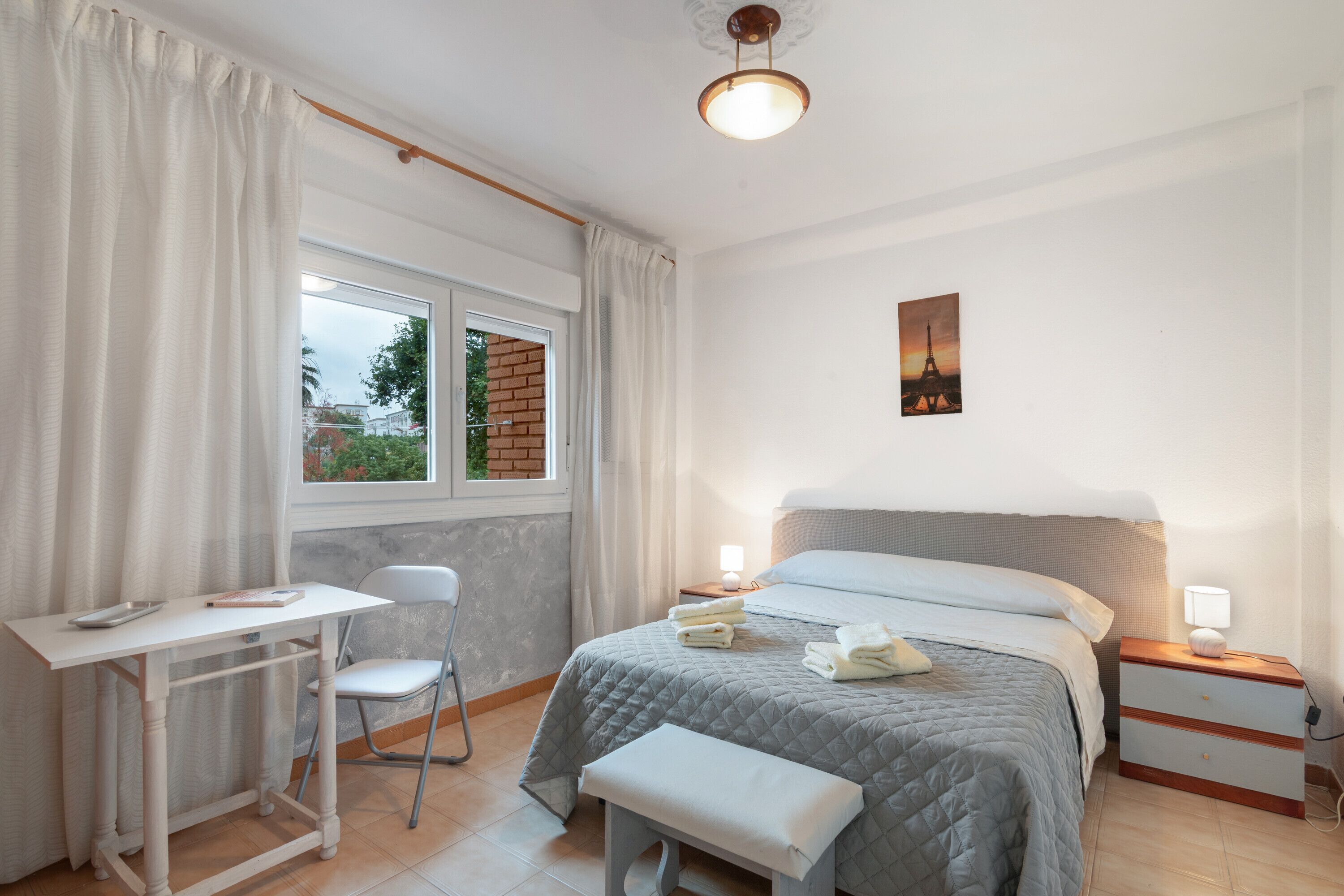 3 slaapkamers, een strijkplank/strijkijzer, gratis wifi, beddengoed