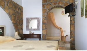 1 bedroom, iron/ironing board, free WiFi, bed sheets - Studio 'Galini' with Shared Garden, Wi-Fi and Air Conditioning (Milos)