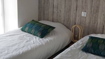 3 bedrooms, iron/ironing board, free WiFi