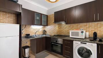 Refrigerador, microondas, horno, placa de cocina