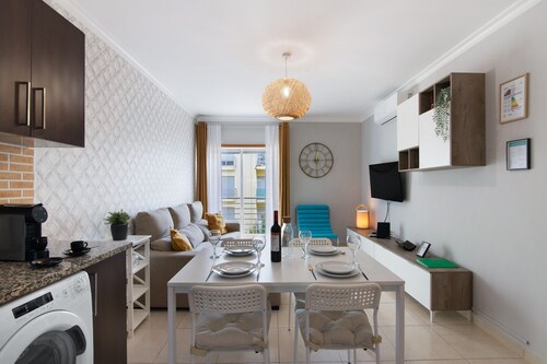 Apartment 'T2 Rio E Mar' with Balcony, Wi-Fi and Air Conditioning