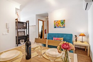 Dining - Apartment 'Dourado 1' with Balcony, Wi-Fi and Air Conditioning (Monte Gordo)