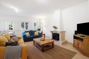 TV - Villa 'Glamorous T3 Praia Verde' with Private Terrace, Wi-Fi and Air Conditioning (Castro Marim)