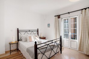 3 bedrooms, iron/ironing board, free WiFi, bed sheets - Villa 'Glamorous T3 Praia Verde' with Private Terrace, Wi-Fi and Air Conditioning (Castro Marim)