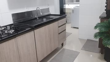 Basic Apartment | Private kitchen | Toaster oven, cookware/dishes/utensils