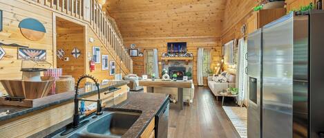 Smart TV, chimenea, videojuegos, futbolito