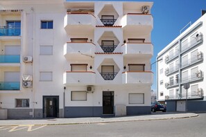 Exterior - Apartment 'Pescadores' with Balcony, Wi-Fi and Air Conditioning (Monte Gordo)