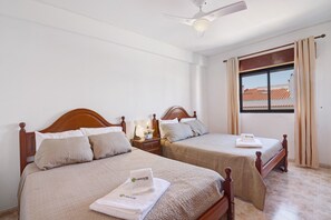 2 bedrooms, iron/ironing board, free WiFi, bed sheets - Apartment 'Pescadores' with Balcony, Wi-Fi and Air Conditioning (Monte Gordo)