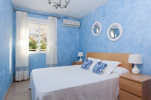 2 bedrooms, iron/ironing board, free WiFi, bed sheets - Apartment 'Jardines De Playa Gandia' with Shared Pool, Wi-Fi and Air Conditioning (Grau i Platja)