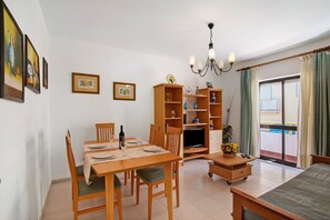 Dining - Apartment 'Flor De Liz - Monte Gordo' with Balcony and Wi-Fi (Monte Gordo)