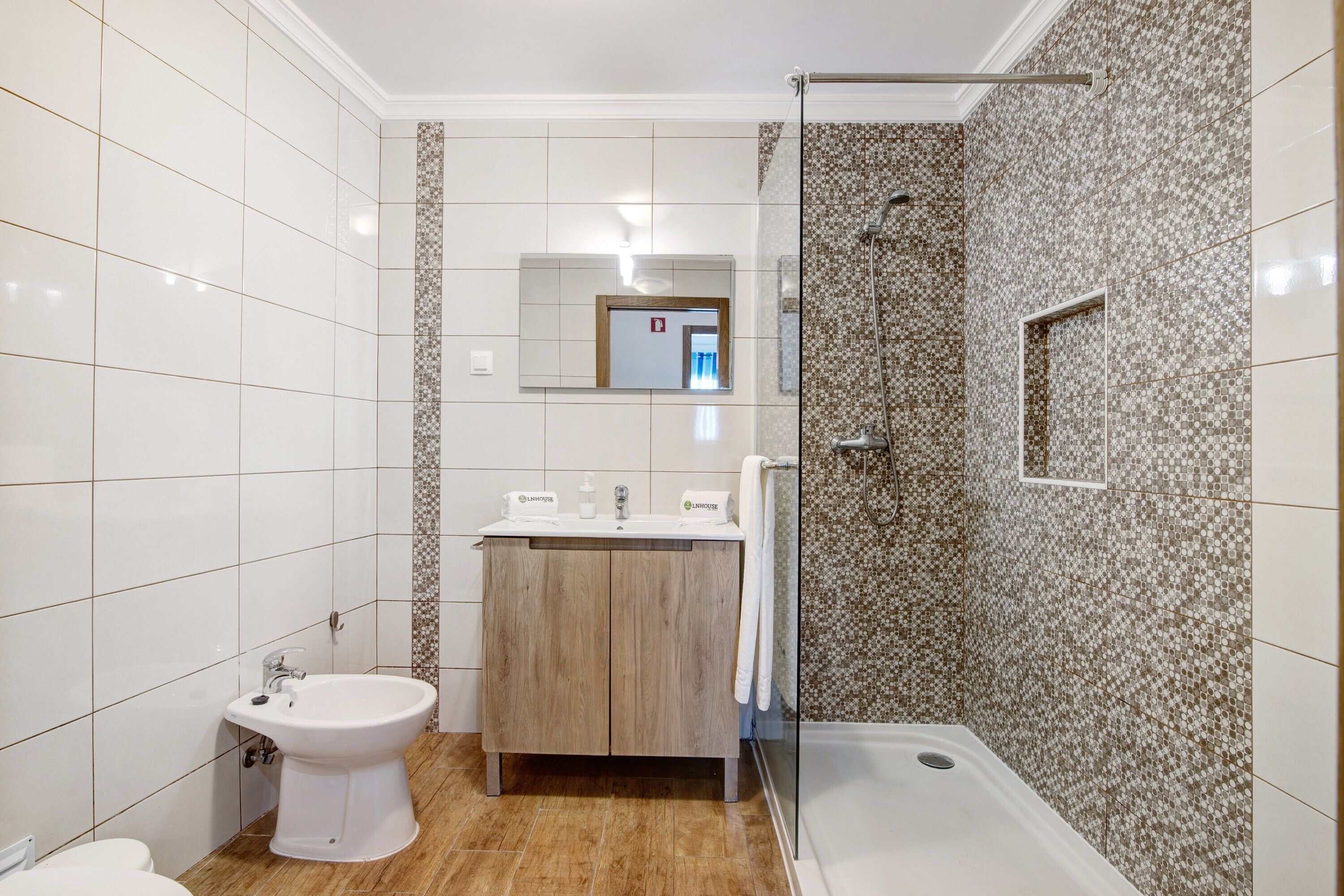 Douche, serviettes fournies