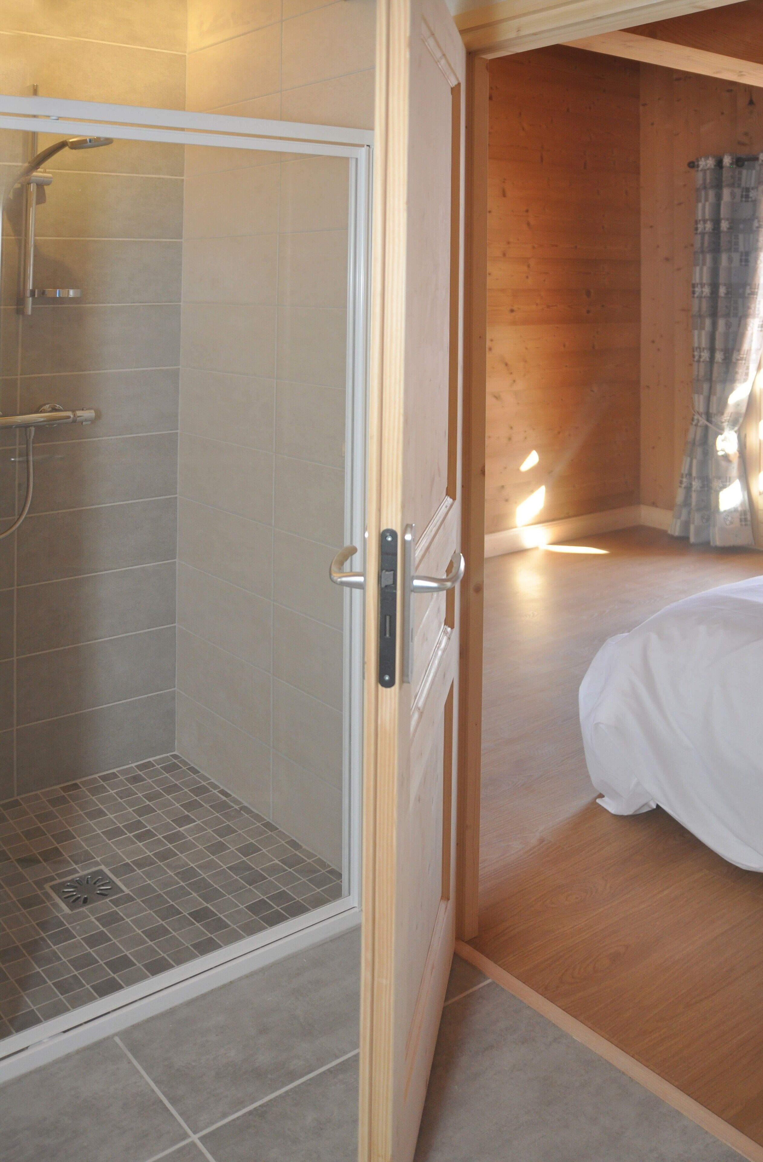 Douche, serviettes fournies