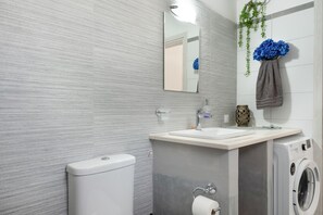 Shower, towels