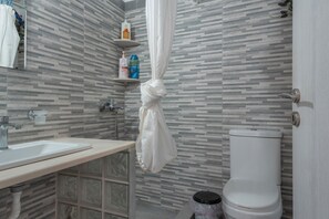 Douche, serviettes fournies