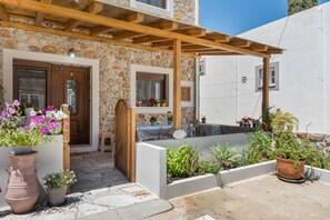 Terrace/patio - Apartment 'Iliana 2' with Mountain View, Wi-Fi and Air Conditioning (Kalymnos)