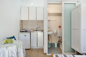 Fridge, stovetop, coffee/tea maker, cookware/dishes/utensils