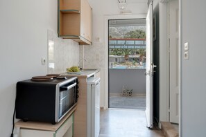 ثلاجة، ماكينة لصنع القهوة/الشاي، غلّاية كهربائية