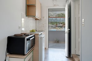 Fridge, stovetop, coffee/tea maker, cookware/dishes/utensils