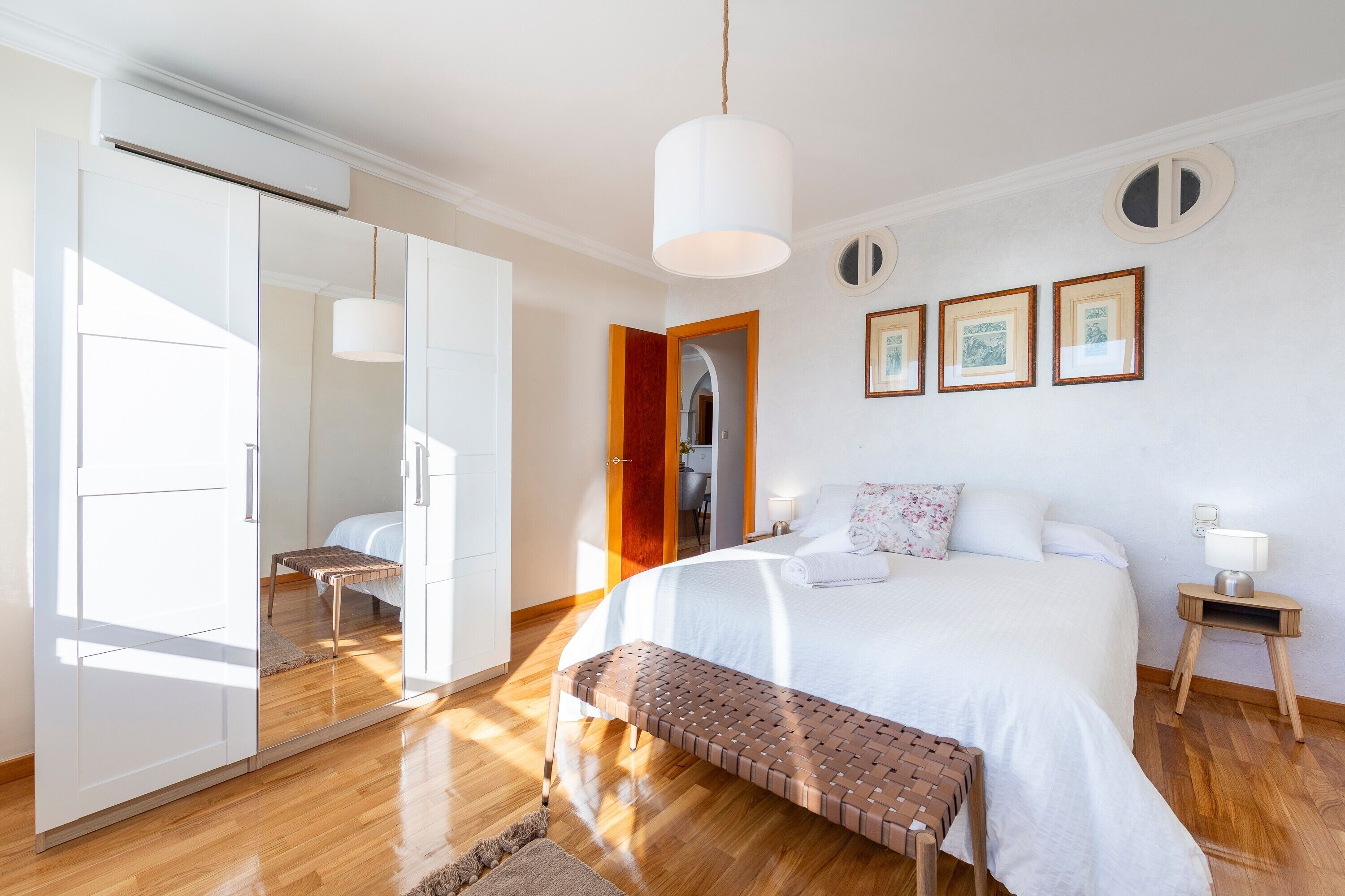 2 habitaciones, tabla de planchar con plancha y wifi gratis 