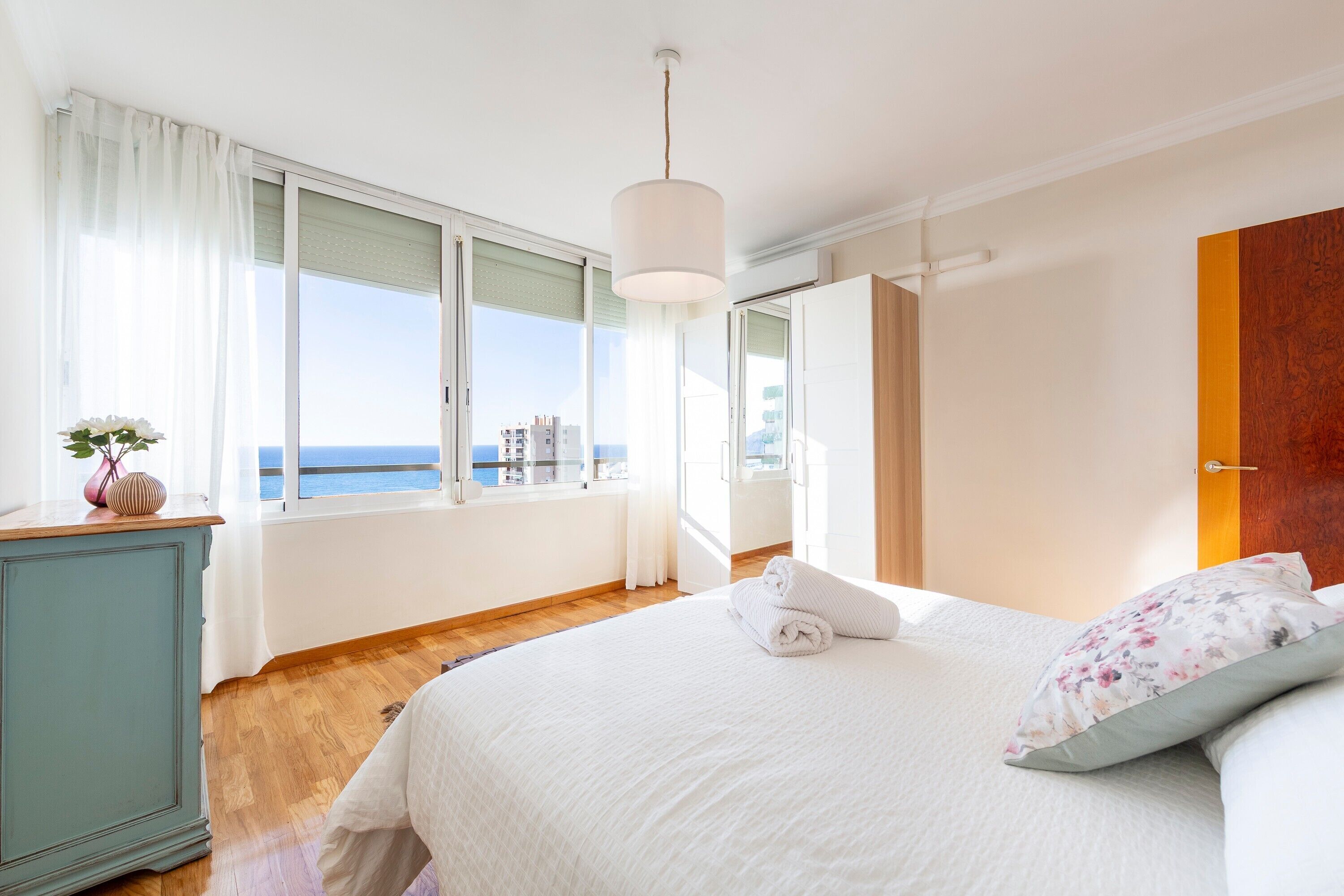 2 habitaciones, tabla de planchar con plancha y wifi gratis 