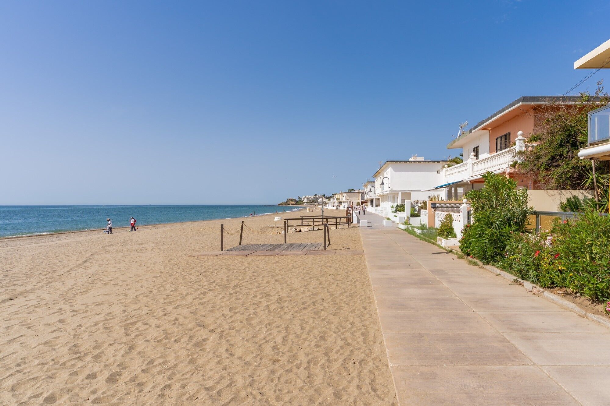 Una spiaggia nelle vicinanze