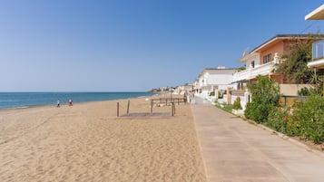 Una spiaggia nelle vicinanze