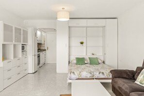 1 chambre, fer et planche à repasser, Wi-Fi gratuit, draps fournis