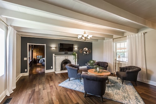 The Lodge at Pilot Knob | Private Pool | Lakeview