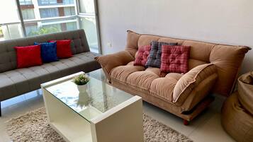 Familielejlighed - balkon - udsigt til pool | Opholdsområde