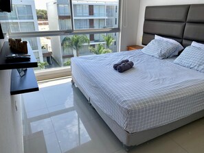 Familie appartement, balkon, uitzicht op zwembad | 3 slaapkamers, verduisterende gordijnen, een strijkplank/strijkijzer