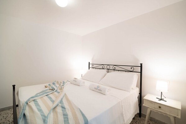 2 habitaciones, tabla de planchar con plancha, wifi y ropa de cama 