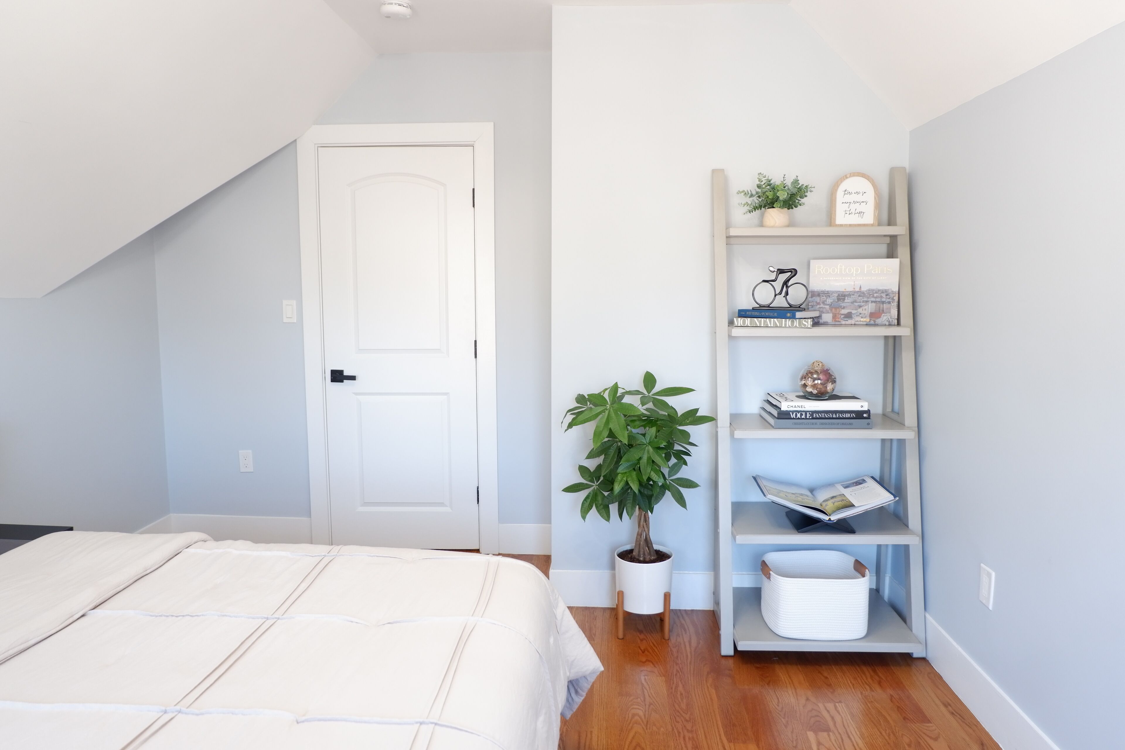 5 bedrooms, desk, iron/ironing board, free WiFi