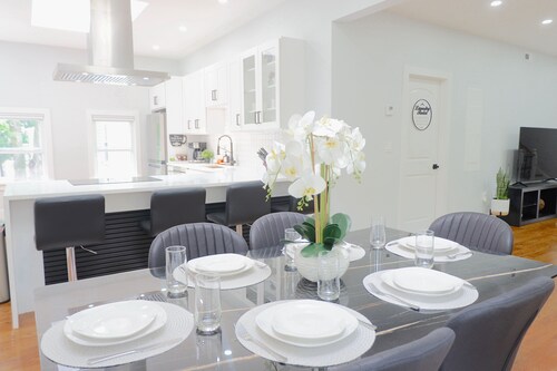 Modern 5BR 3BA • Retreat Near Subway & Downtown • Free Parking