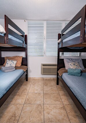 2 bedrooms, iron/ironing board, WiFi, bed sheets