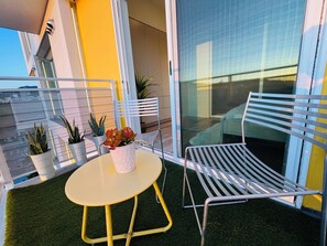 Terrace/patio - Dreams stay, private balcony with stunning view (Los Angeles)