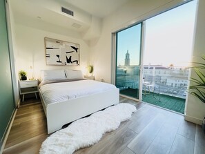 1 bedroom, iron/ironing board, WiFi, bed sheets - Dreams stay, private balcony with stunning view (Los Angeles)