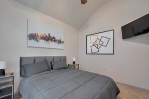 3 chambres, fer et planche à repasser, Wi-Fi, draps fournis