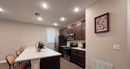 Historic Ybor City 3BR Home - Walk to 7th Ave - Near Downtown Tampa