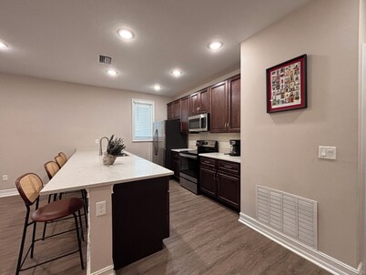 Historic Ybor City 3BR Home - Walk to 7th Ave - Near Downtown Tampa