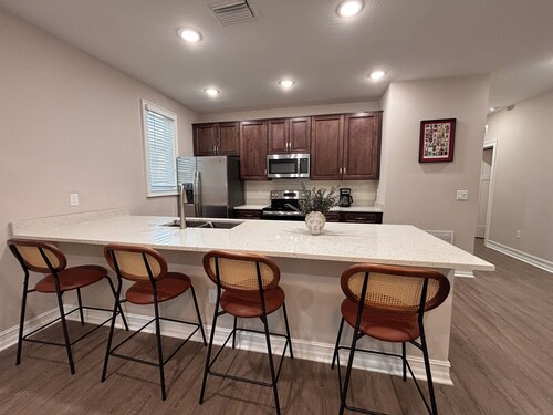 Historic Ybor City 3BR Home - Walk to 7th Ave - Near Downtown Tampa