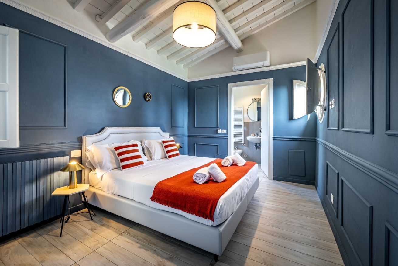 3 habitaciones, tabla de planchar con plancha, wifi y ropa de cama 