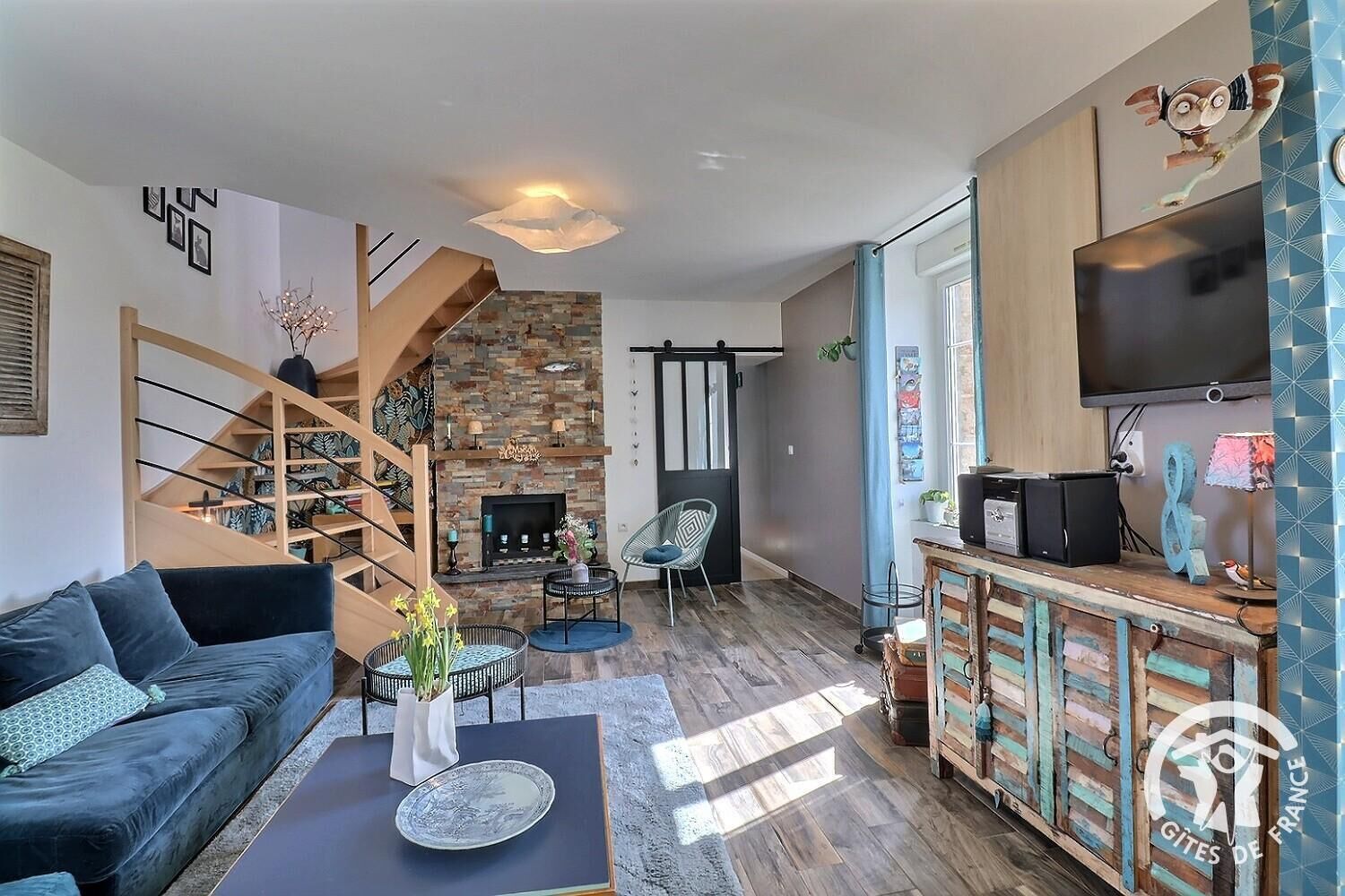 Televisión, tenis de mesa, libros y estéreo 