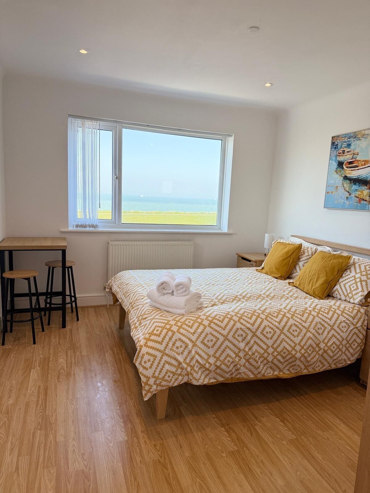 3 عدّة غرف نوم ومكواة/لوح كي وواي فاي مجانًا وملاءات أسرّة