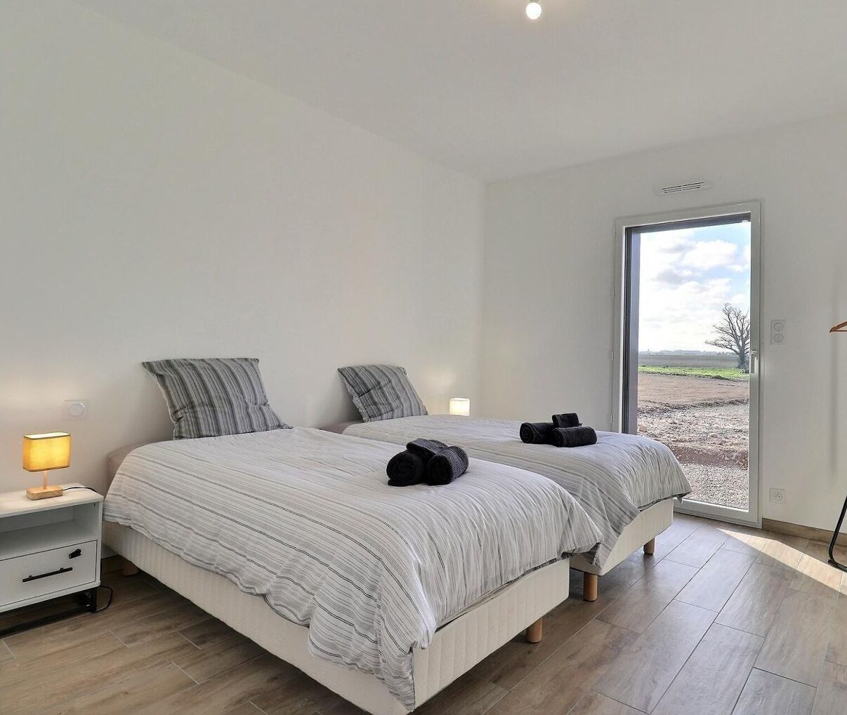 9 dormitoris, planxa i posts de planxar, wifi gratuïta i roba de llit 