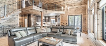 Yellowstone Luxury Cabin, Hot Tub, Game Room,EV Hookup,Massive Deck,5Bed/3.5Bath