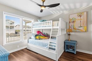 4 bedrooms, iron/ironing board, free WiFi