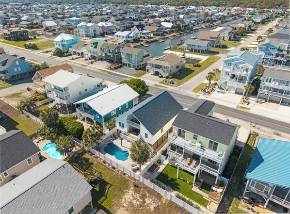 A residential area with houses, a swimming pool, and a marina.