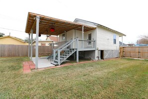 Exterior - Charming 2-bedroom house with AC, WiFi in welcoming Galveston (Galveston)