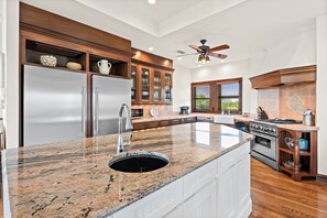 冰箱、微波炉、烤箱、炉灶