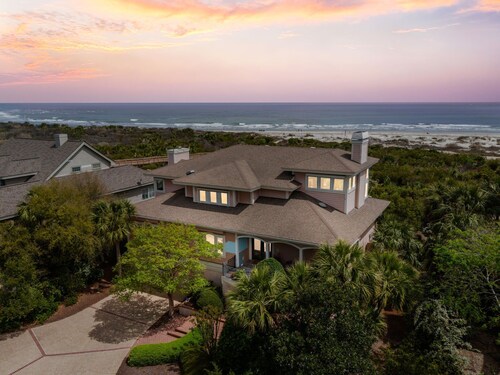 Spacious 5 bedroom home on Seabrook Island, private walkway to the beach!